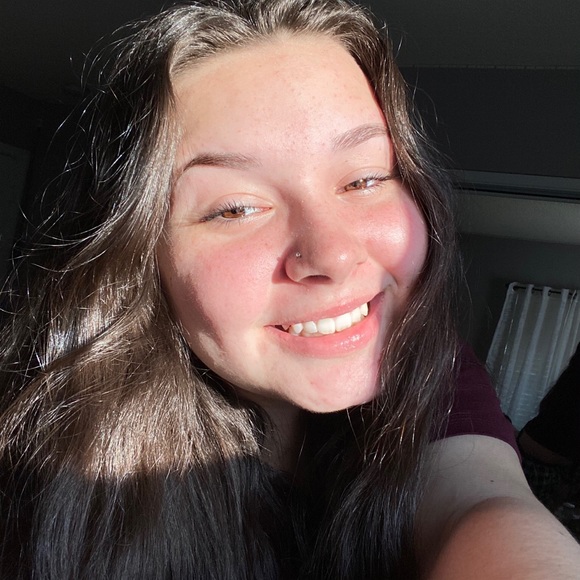 Meet your Posher, Hailey - Picture 1 of 1